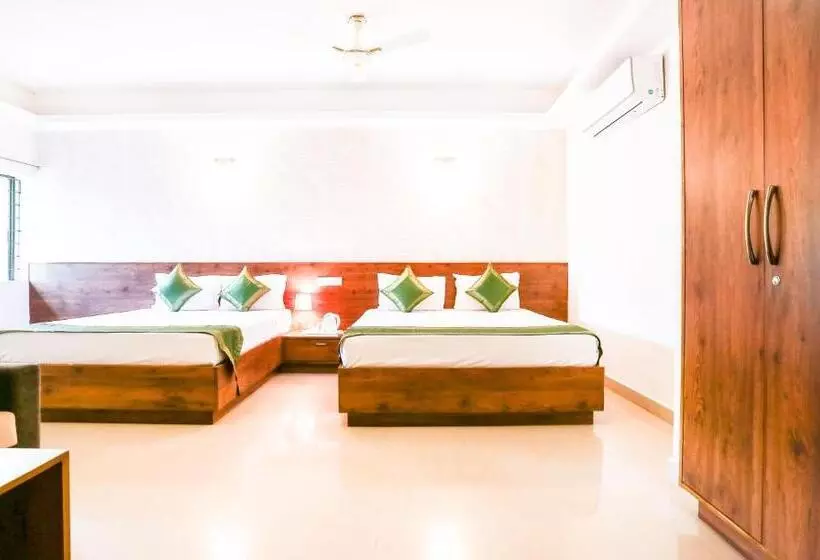 Hotelli Treebo Comforts Inn, University Road Deralakatte