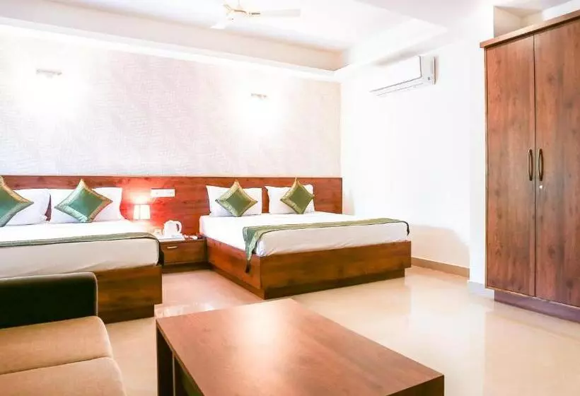 Hotelli Treebo Comforts Inn, University Road Deralakatte