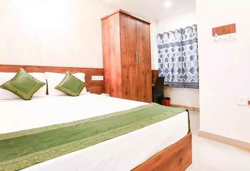 Hotelli Treebo Comforts Inn, University Road Deralakatte