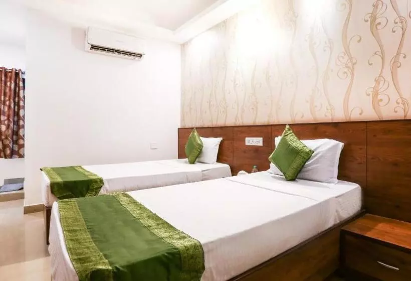 Hotelli Treebo Comforts Inn, University Road Deralakatte