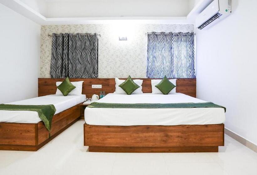 Hotel Treebo Comforts Inn, University Road Deralakatte