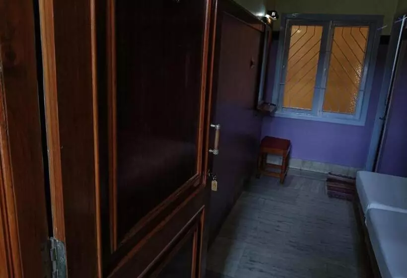 ホテル Krishna Lodge