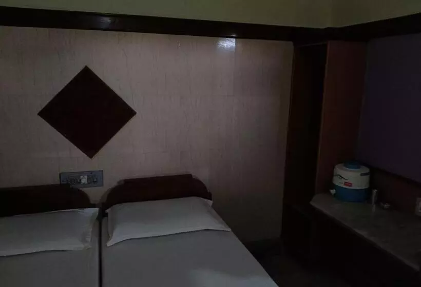 ホテル Krishna Lodge