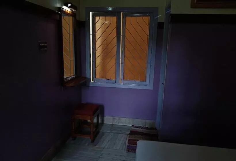 ホテル Krishna Lodge