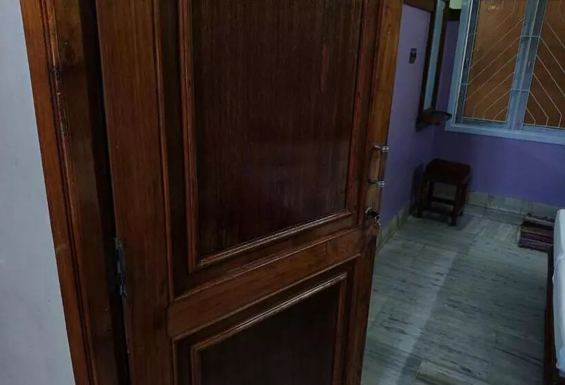 ホテル Krishna Lodge