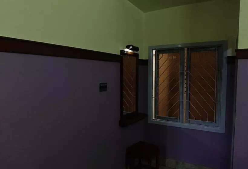 ホテル Krishna Lodge