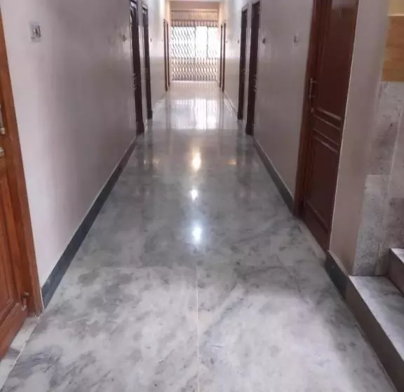 ホテル Krishna Lodge