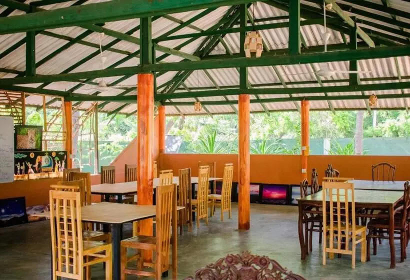 هتل Sarada Beach Resort Yala