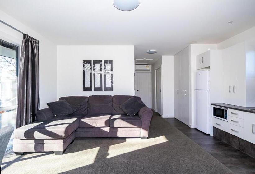 מוטל Black On Grey