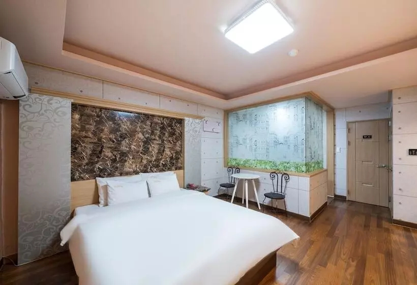 Motelli Sharp Hotel Jeonju