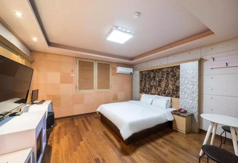 Motelli Sharp Hotel Jeonju