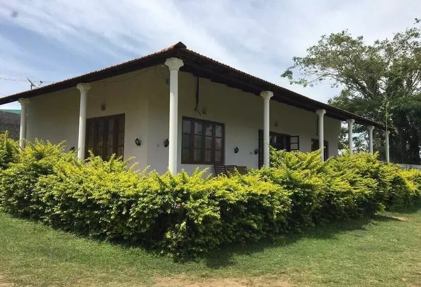リゾートホテル Safari Land Villa Masinagudi   Hostel