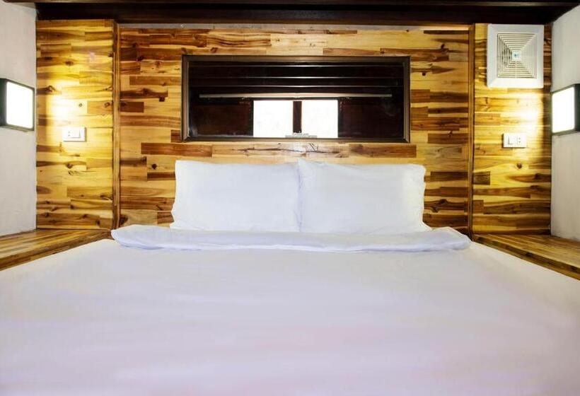 ユースホステル Mad Monkey Luang Prabang