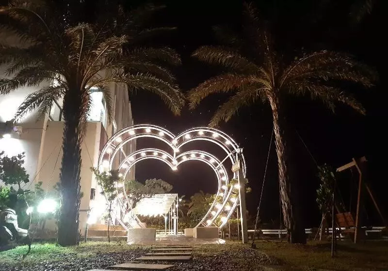 تختخواب و صبحانه Cest La Vie