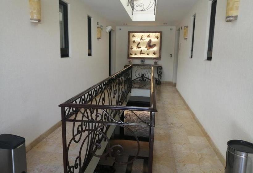 ホテル El Campanario