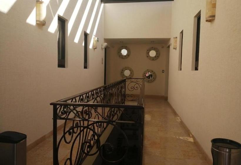 ホテル El Campanario