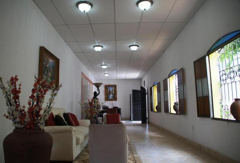 هاستل Hostal Casa San Miguel