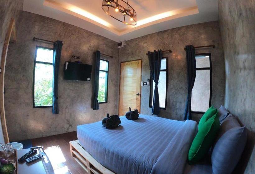 هاستل Samed Big Whale