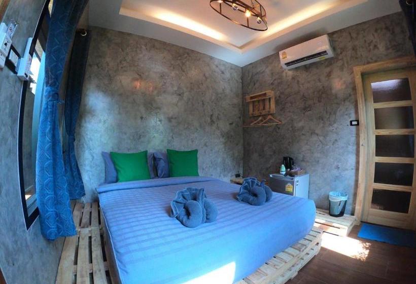 هاستل Samed Big Whale