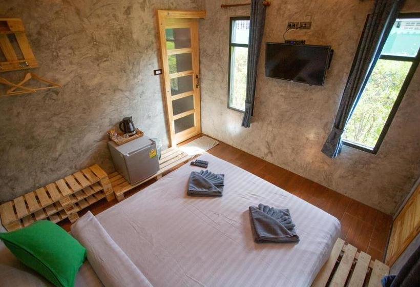 هاستل Samed Big Whale