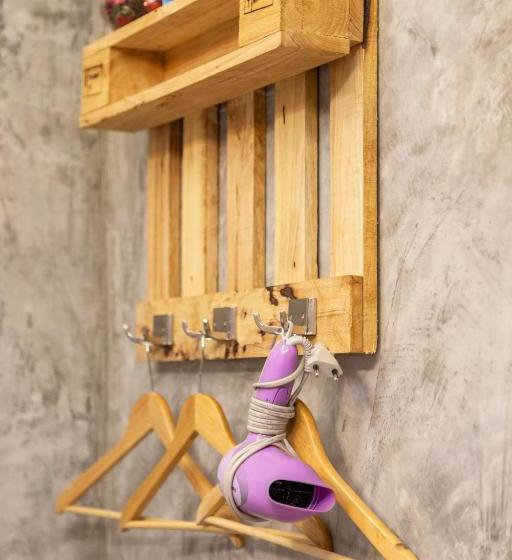 هاستل Samed Big Whale