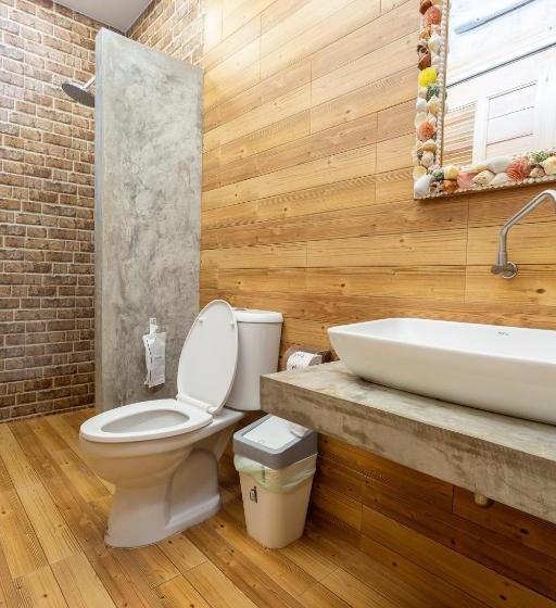 هاستل Samed Big Whale