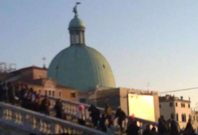 Aamiaismajoitus (B&B) The Caponi Bros