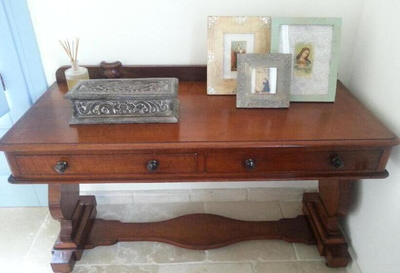 تختخواب و صبحانه The Proud Garden