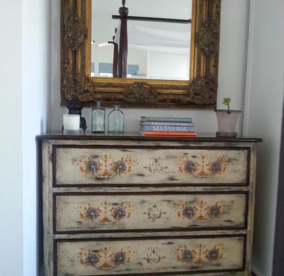 تختخواب و صبحانه The Proud Garden