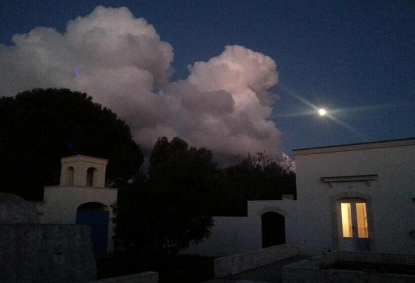 تختخواب و صبحانه The Proud Garden