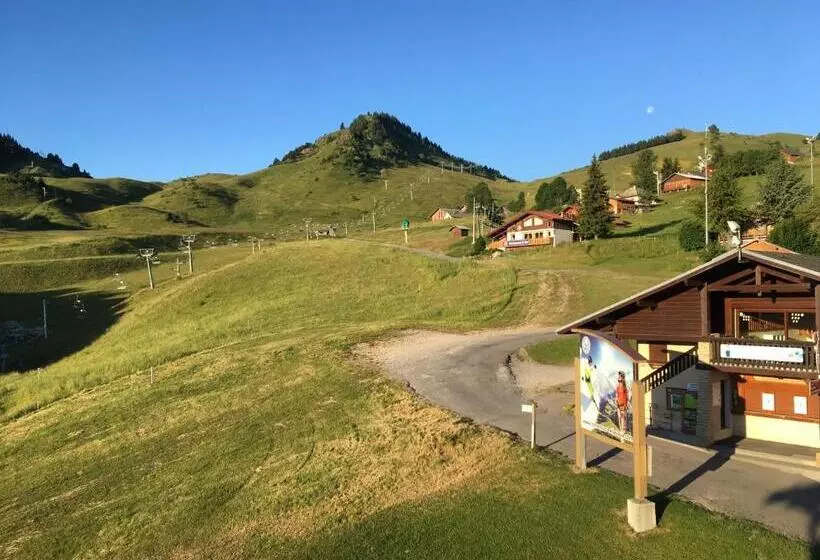 Hotelli Hôtel Les Skieurs