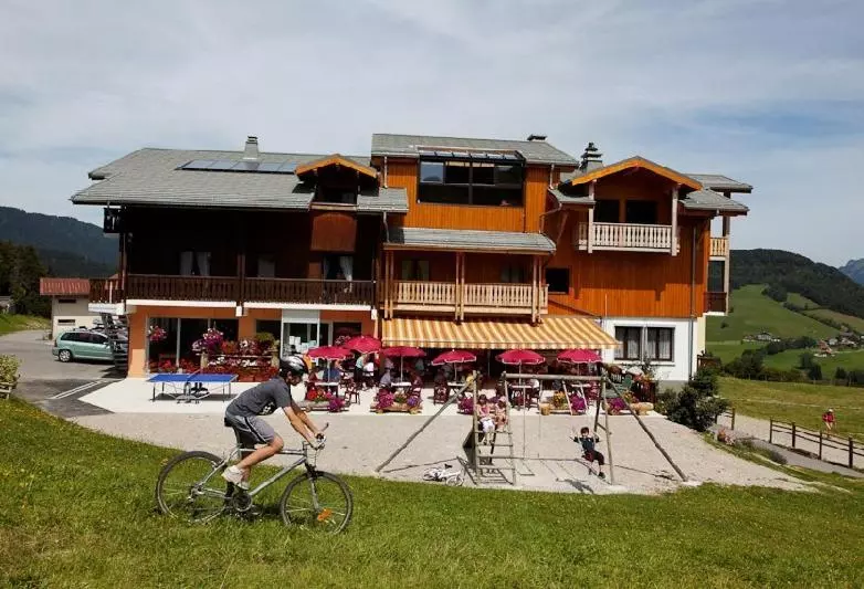 Hotelli Hôtel Les Skieurs