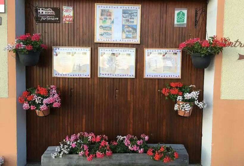 Hotelli Hôtel Les Skieurs