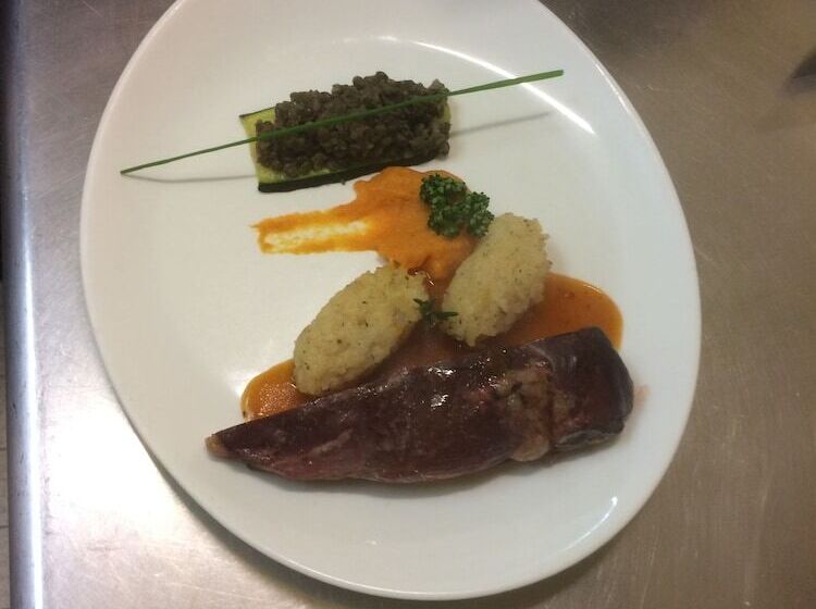 Отель Hôtel Les Skieurs