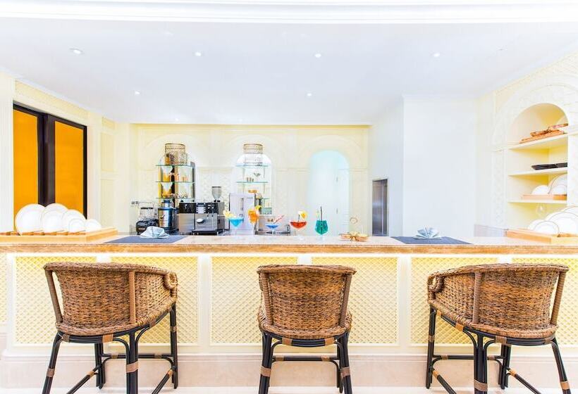 هتل Legend Palace