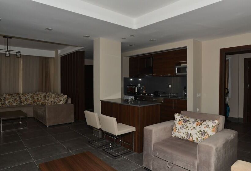 Lighthouse Nadia Aparts