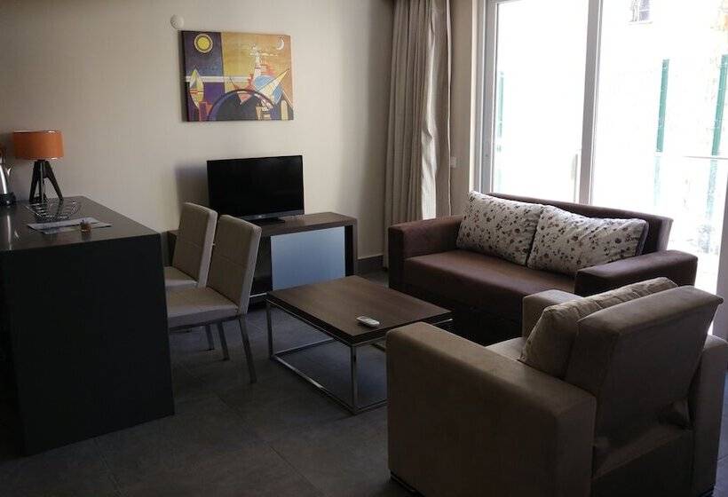 Lighthouse Nadia Aparts