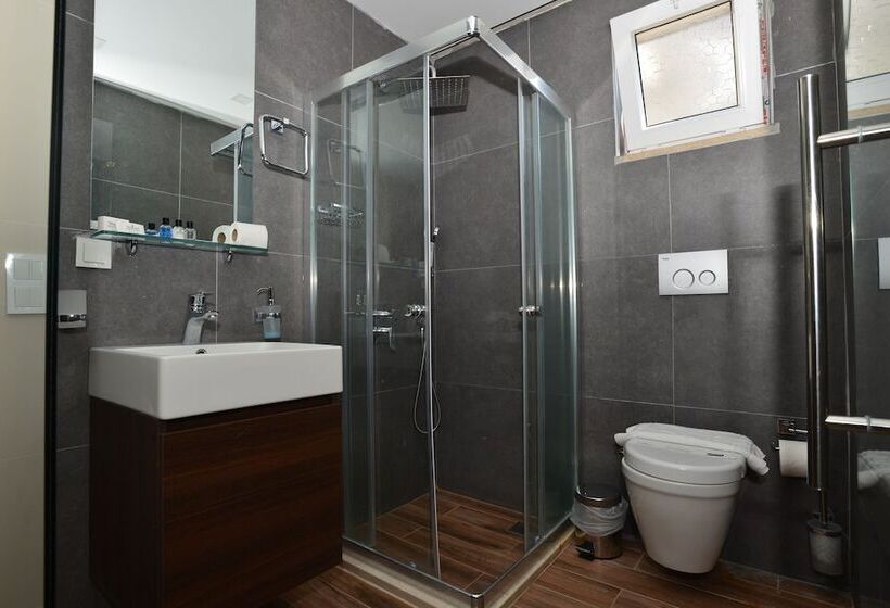 Lighthouse Nadia Aparts