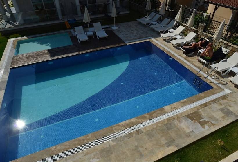 Lighthouse Nadia Aparts