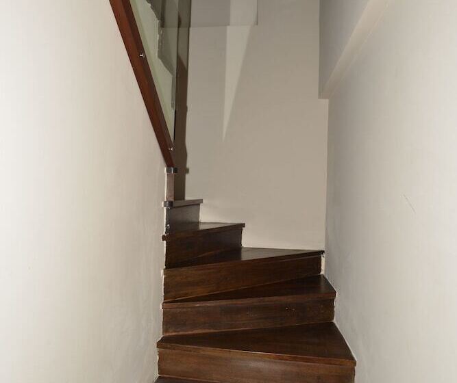 Lighthouse Nadia Aparts