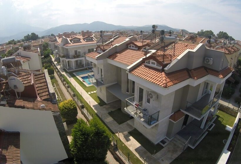 Lighthouse Nadia Aparts