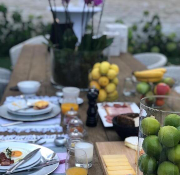 تختخواب و صبحانه The Hamptons Boutique