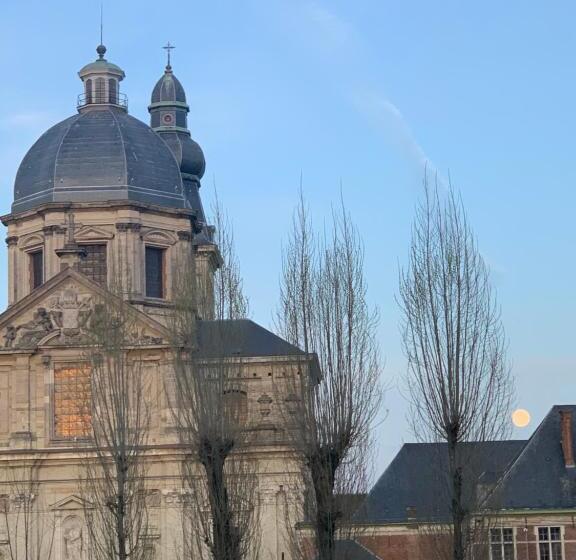 تختخواب و صبحانه The Hamptons Boutique