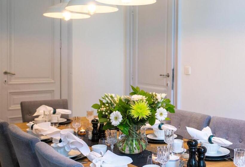 تختخواب و صبحانه The Hamptons Boutique