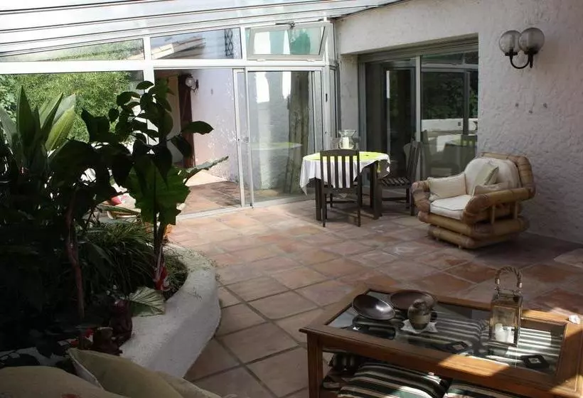 تختخواب و صبحانه La Villa Blanc