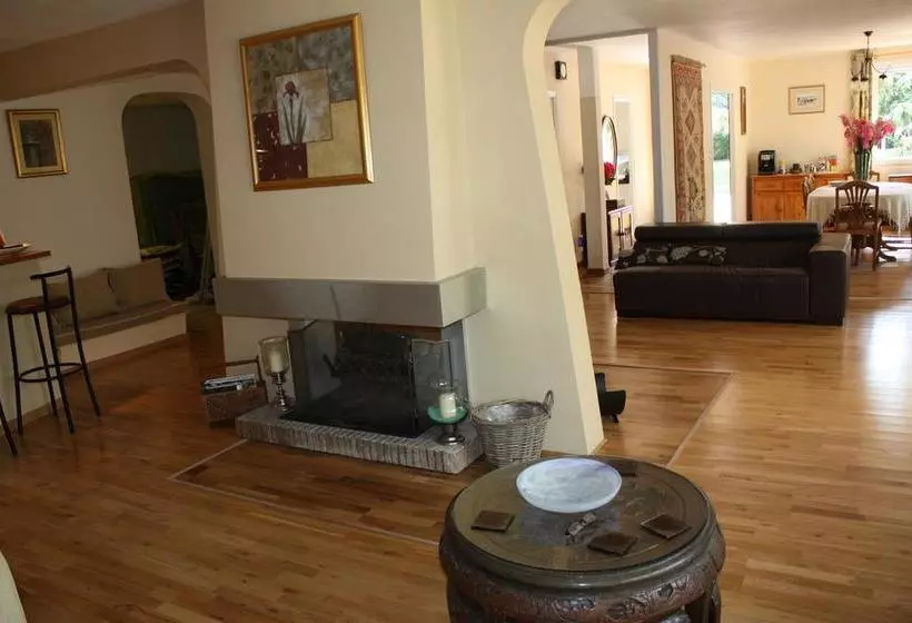 تختخواب و صبحانه La Villa Blanc