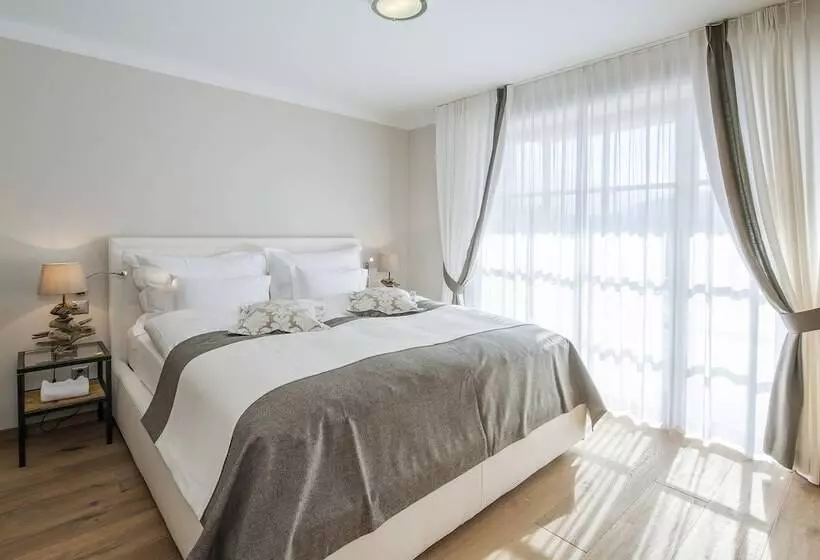 Hotelli Ino Petit Chalet