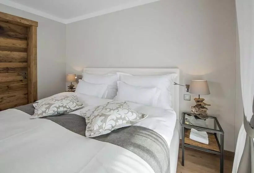 Hotelli Ino Petit Chalet