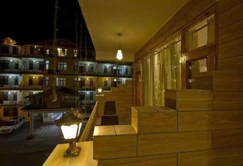 هتل The Paramount Inn