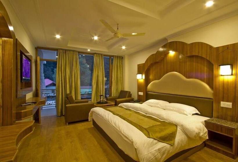 Отель The Paramount Inn